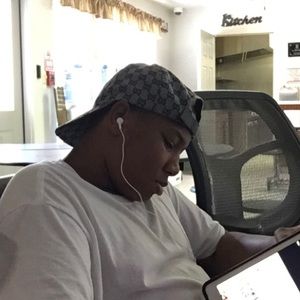 Meet your Posher, Cameron